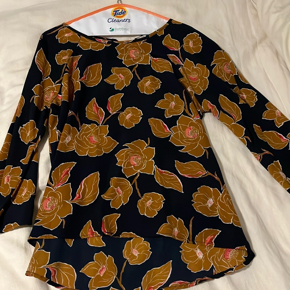 Paper moon flowy top with flower detail